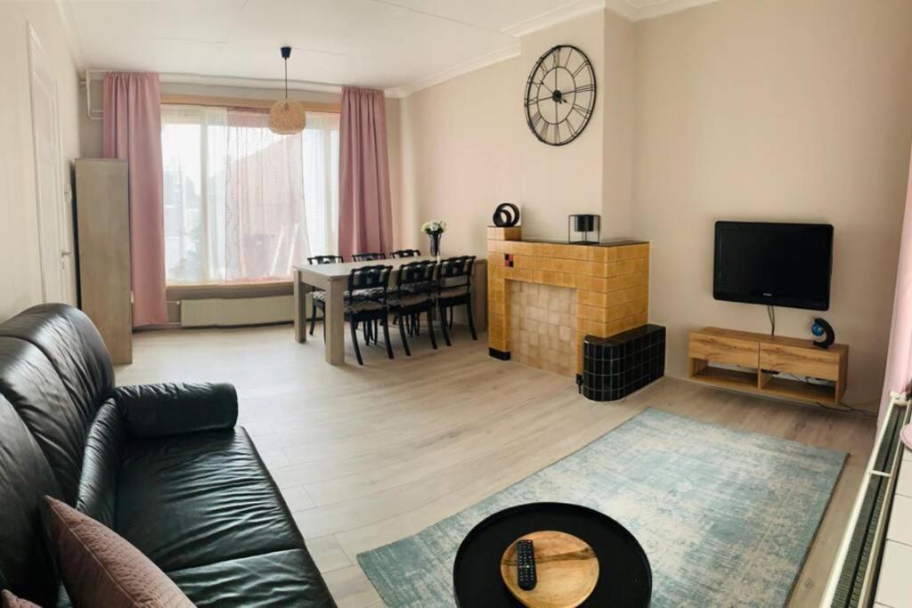 Cosy House In The Heart Of The Center! Apartment Oostburg Exterior photo